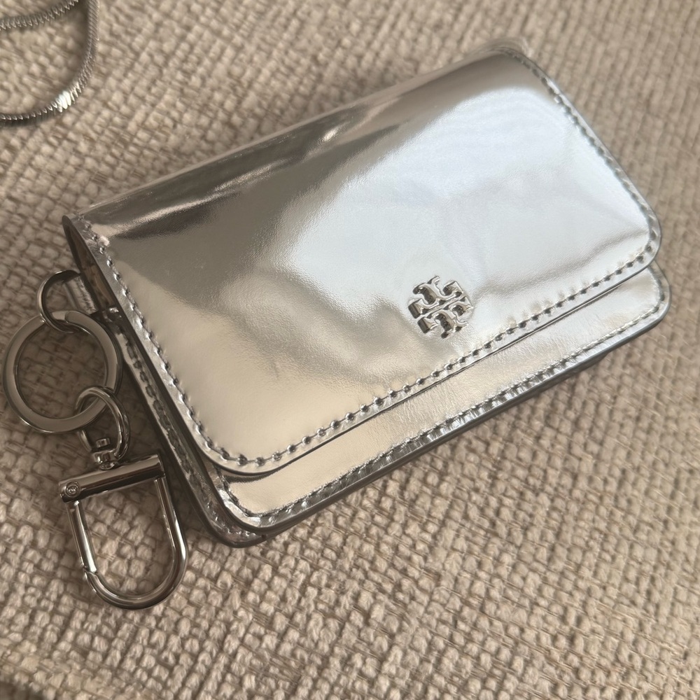 New tory burch EMERSON SHINE FLAP CARD case silver